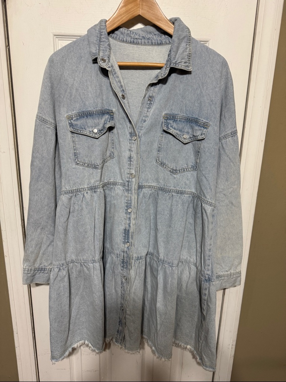 Light Wash Denim Ruffle Raw Hem Snap Up Dress Size Medium